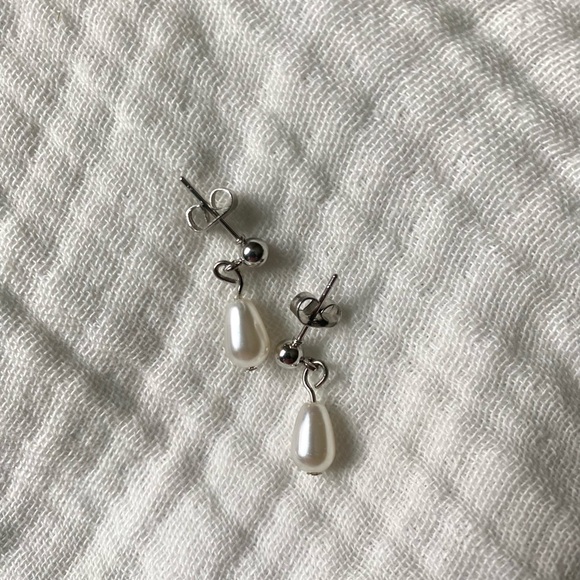 Hand Crafted Jewelry - Sterling Silver Teardrop Pearl Drop Earrings - White